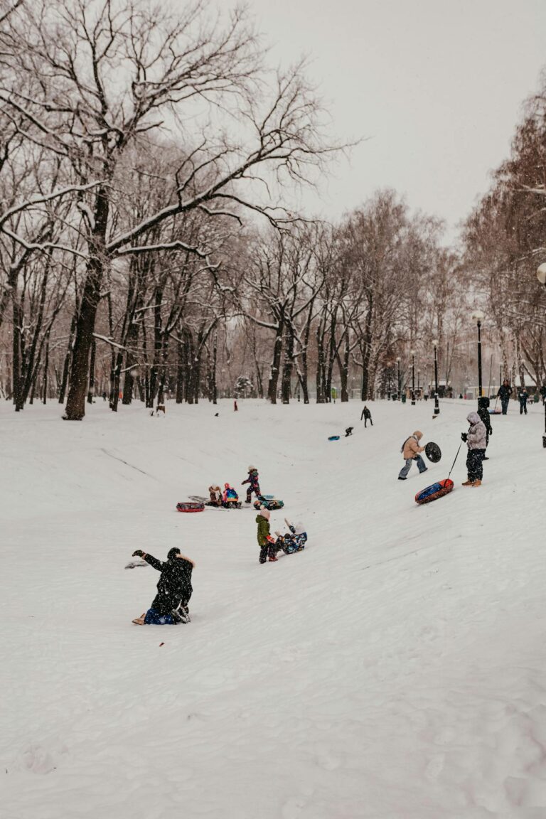 Zimowe zabawy na świeżym powietrzu a rozwój dziecka
